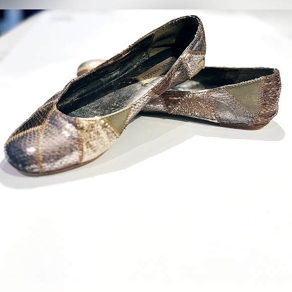 Steve Madden Two Toned Metallic Embossed Snake Print Ballet Flats, Girls Size 3Y - Picture 4 of 5